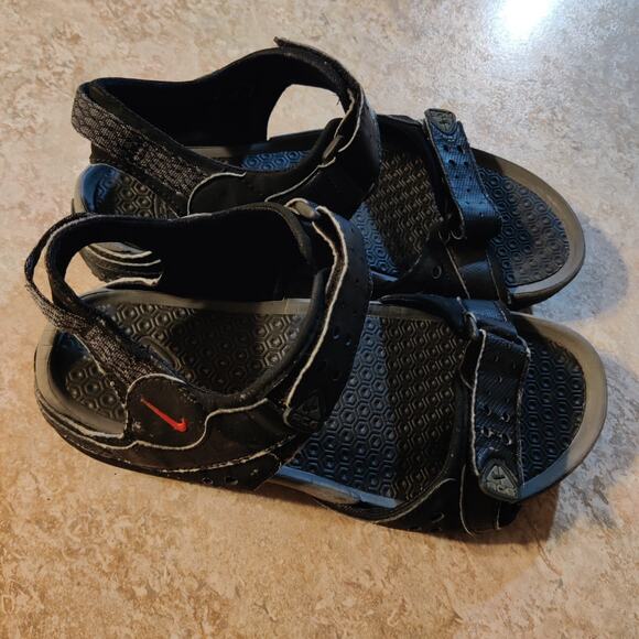 Nike ACG Sandals Mens 8 Sport Black Red Y2K Style 307509-061 - Picture 2 of 8